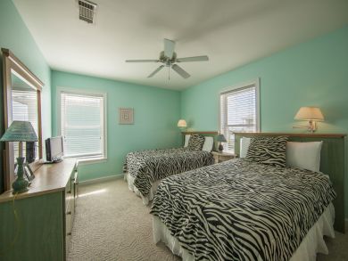 Beachfront  Duplex with Pool Accommodates 25 Guests